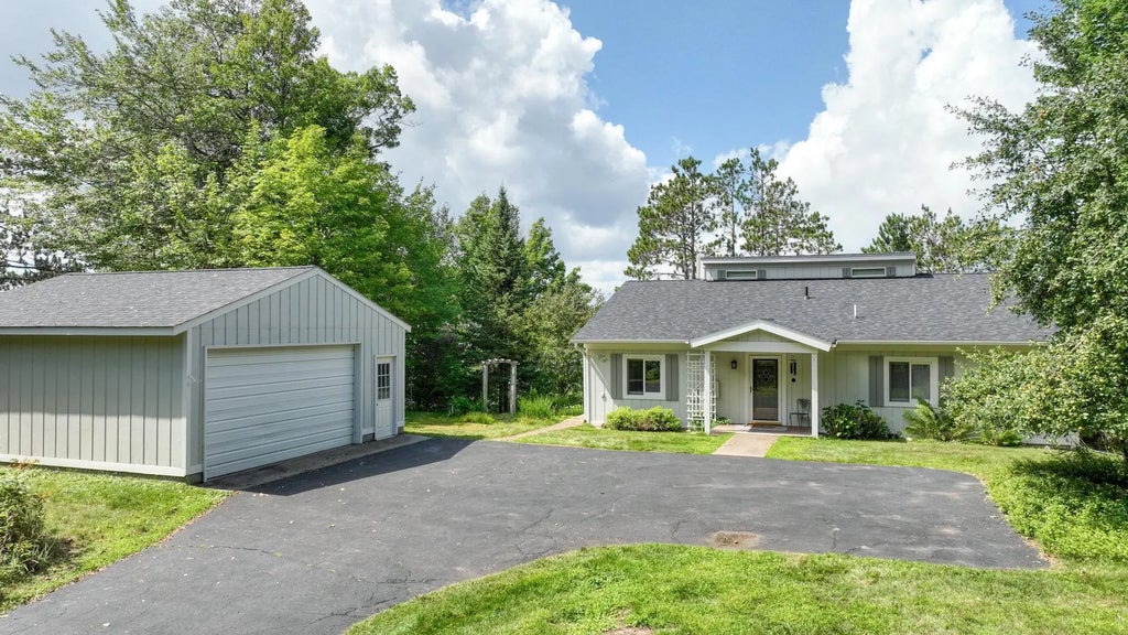 10787 N Reynolds Road, Round Lake Twp