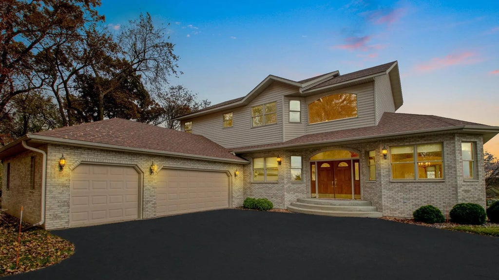 E5110 Interlachen Boulevard, Pleasant Valley Twp