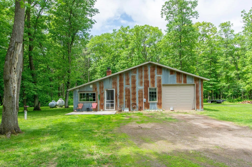 19214 County Road 12, Irondale Twp