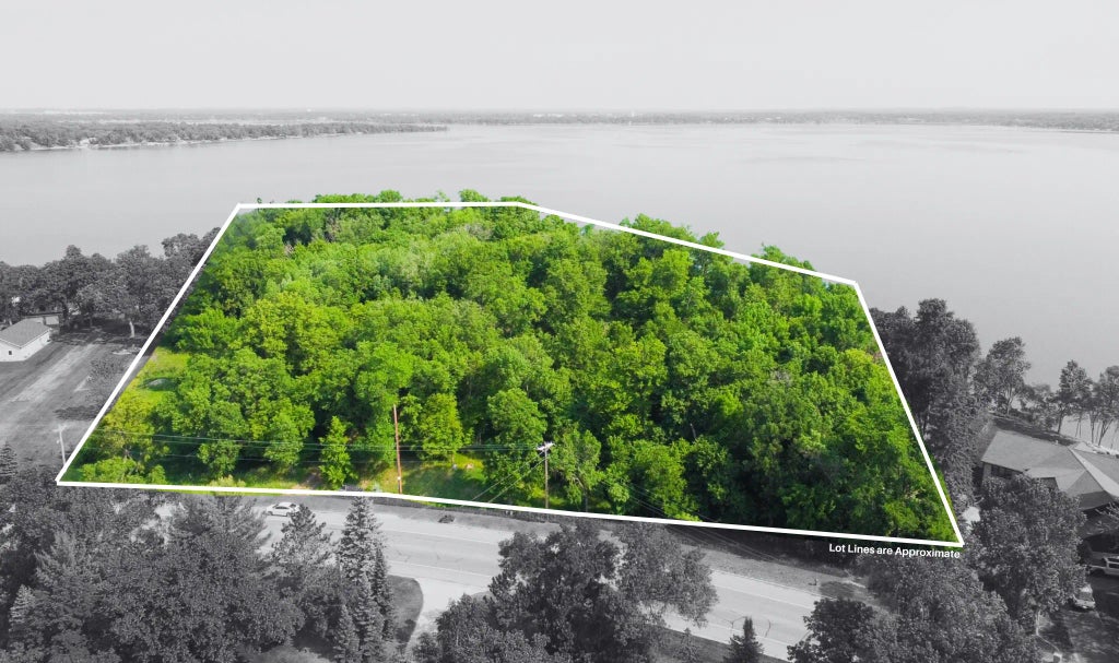 798 S Shore Drive, Detroit Lakes