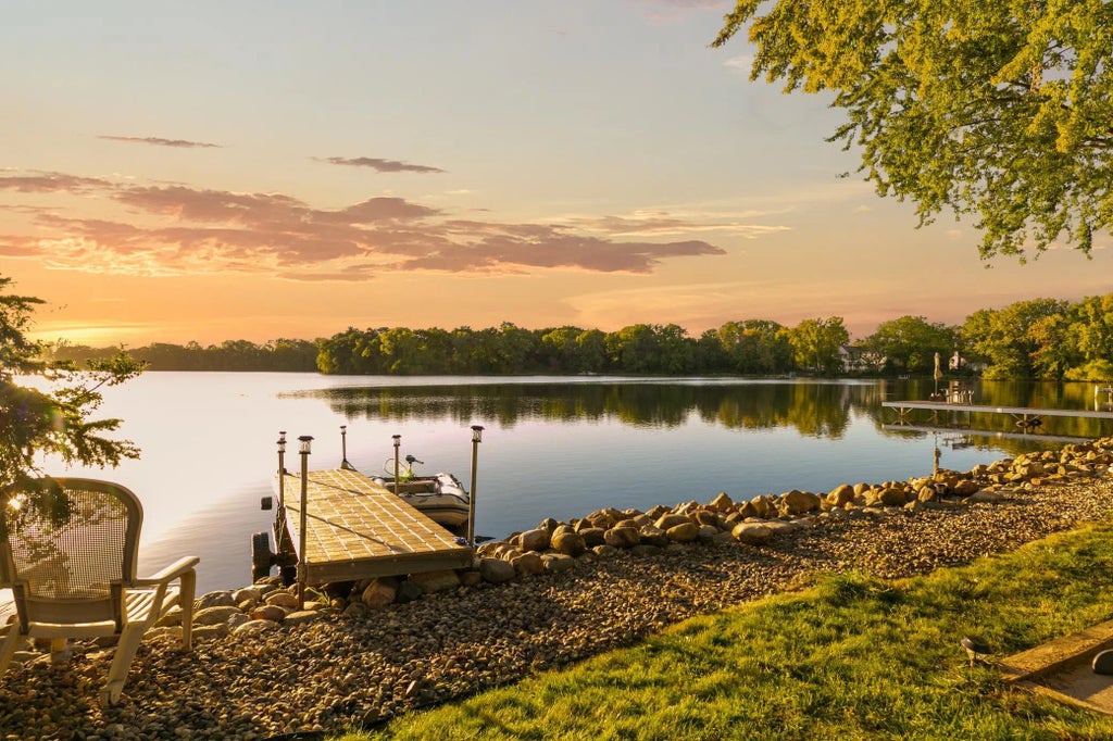 2311 Swan Drive, Mendota Heights