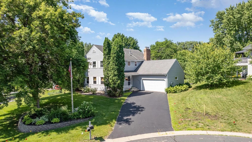 3013 Bluffs Drive, Mound