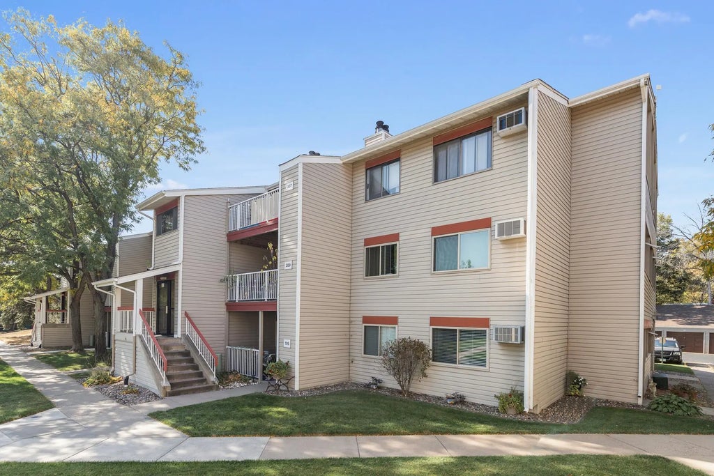 400 Shelard Parkway 303, Saint Louis Park