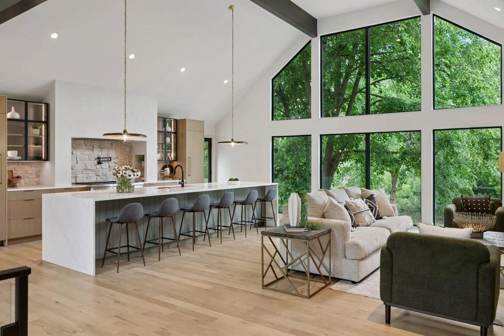 6608 Pawnee Road, Edina