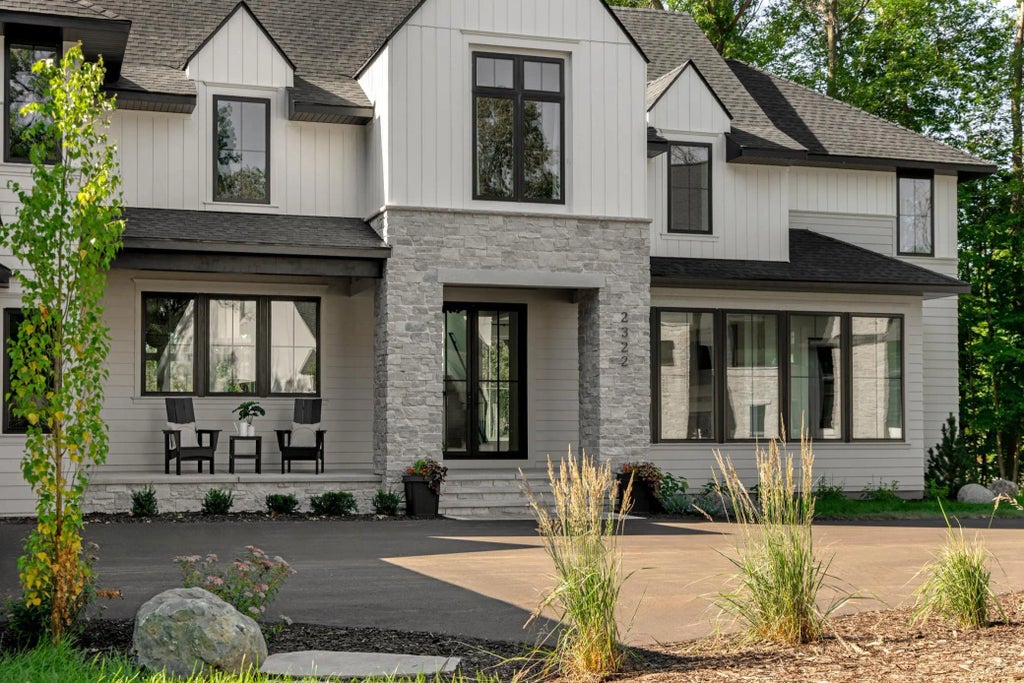 18995 Maple Lane, Deephaven