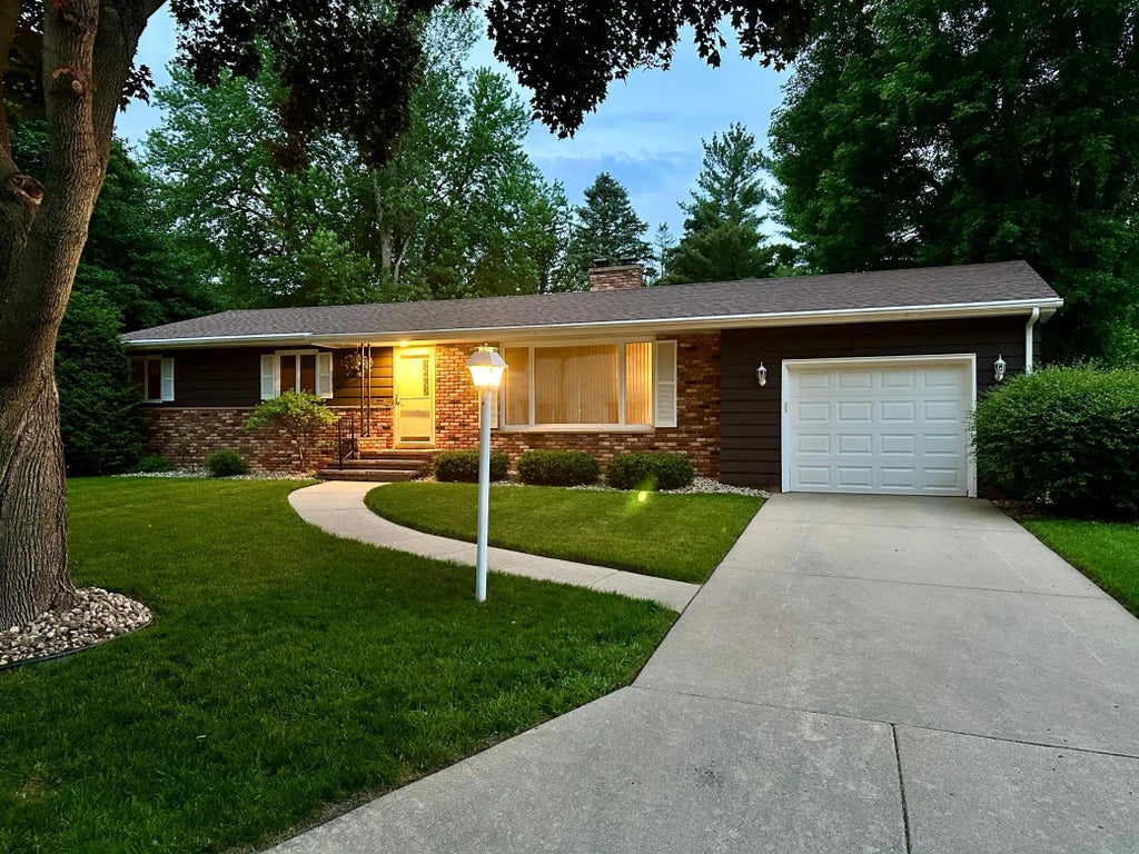 511 W Crawford Street, Luverne