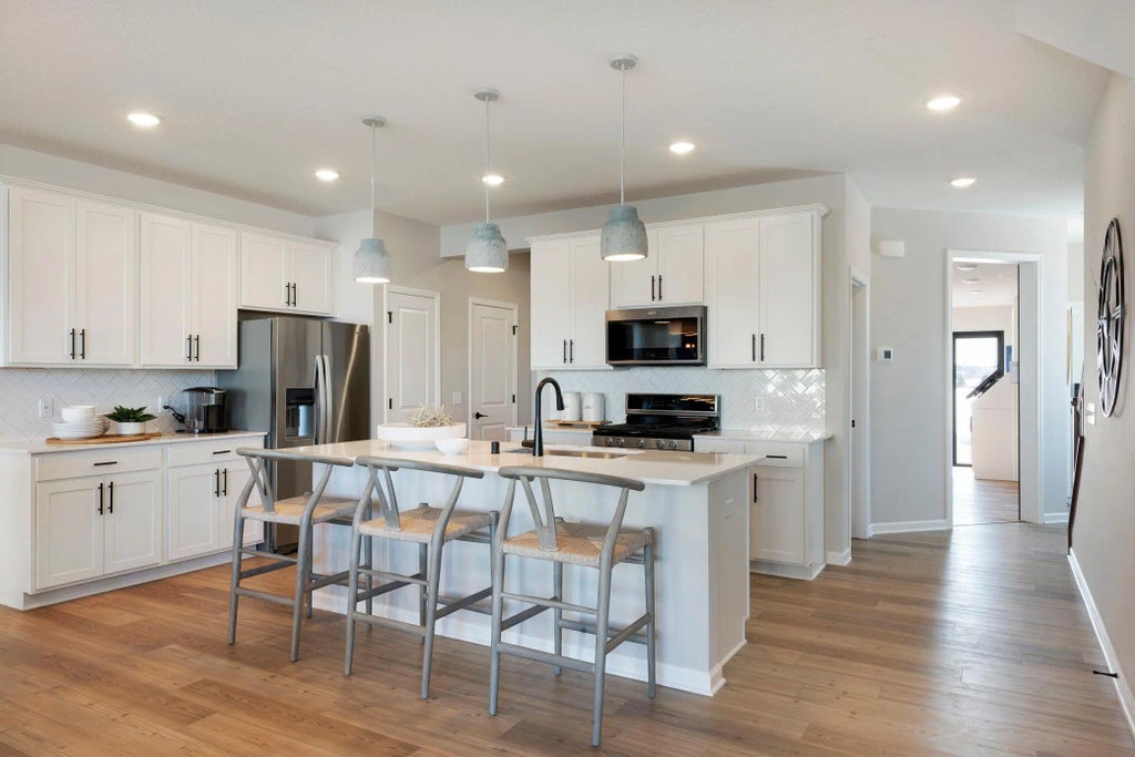 9245 Larimar Trail, Eden Prairie