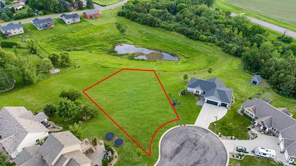 104 Spruce Court, Le Sueur