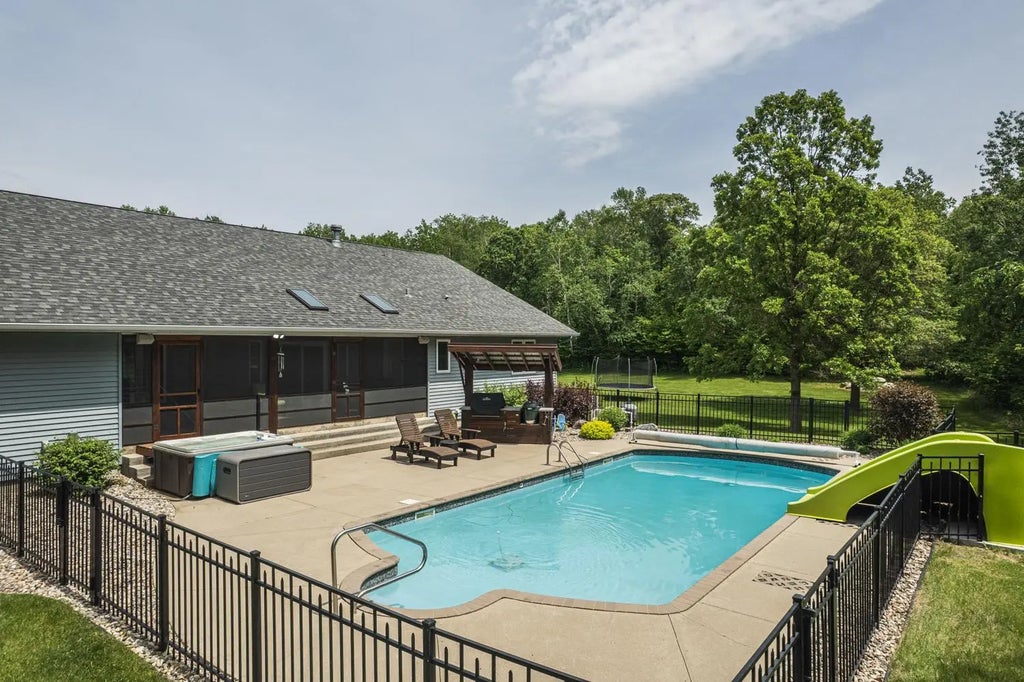 15606 Meadow Road, Detroit Lakes