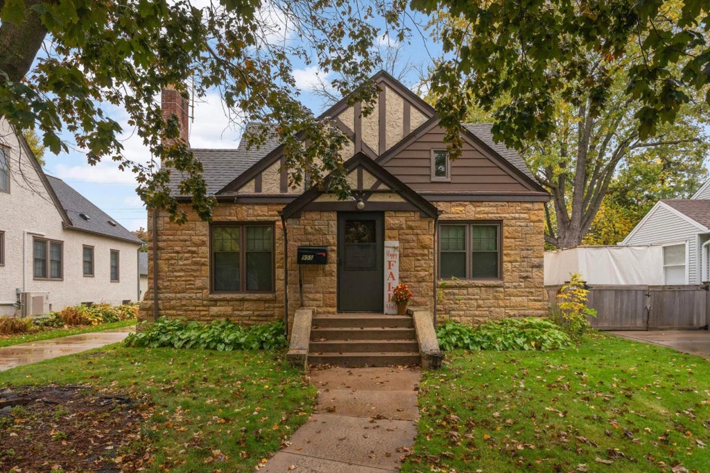 955 Cherokee Avenue, West Saint Paul