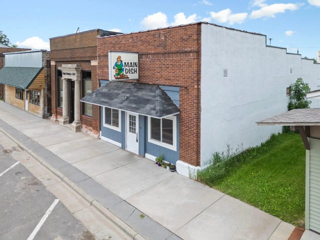 219 S Main Street, Luck