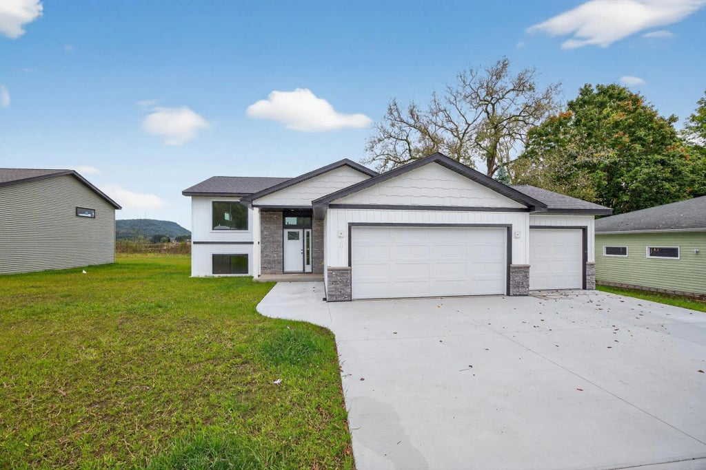 120 Coulee Way, Wabasha