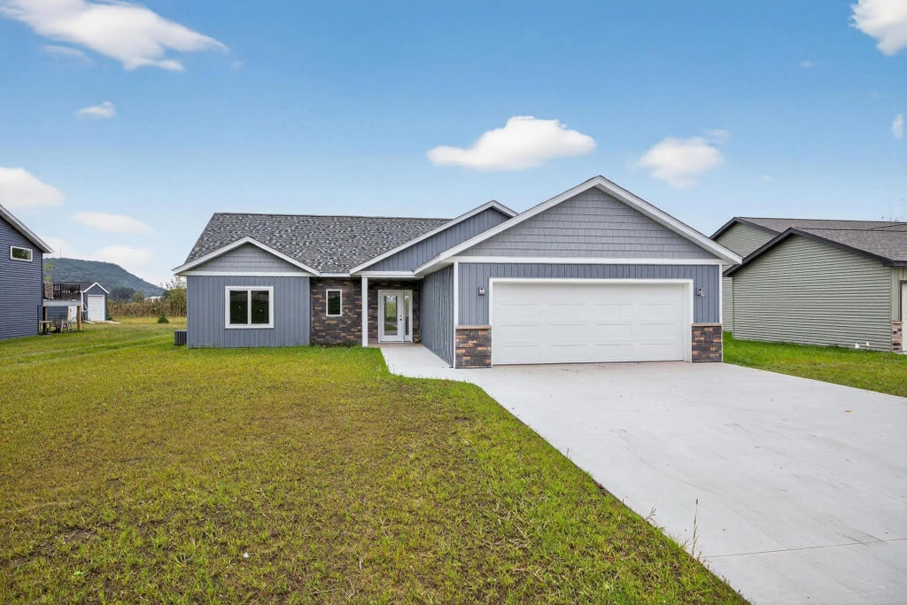140 Coulee Way, Wabasha