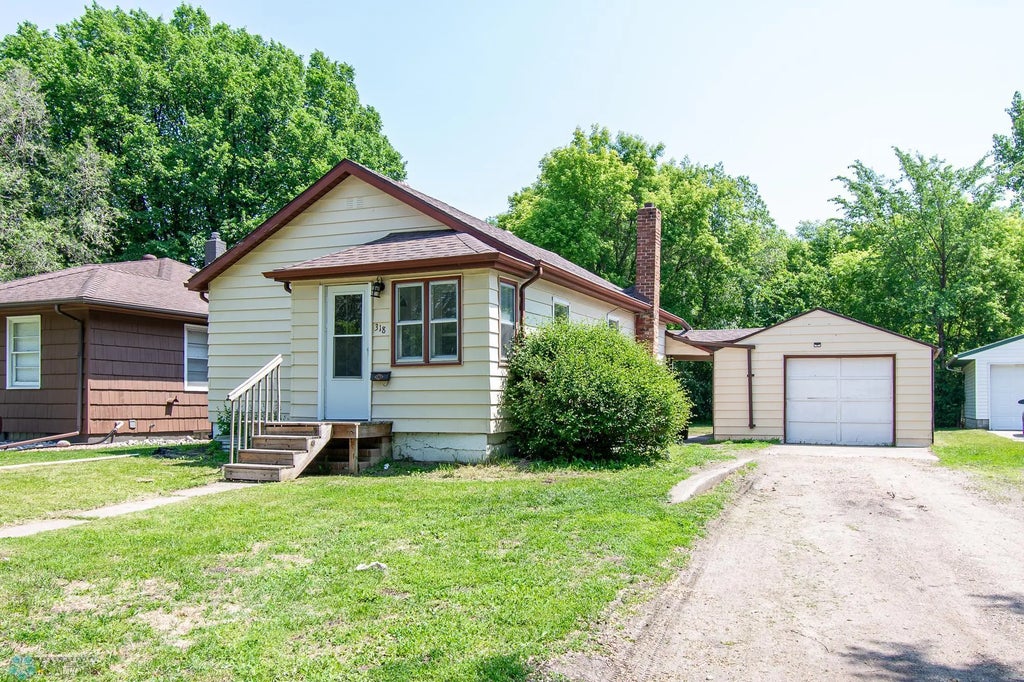 318 12th Street N, Moorhead