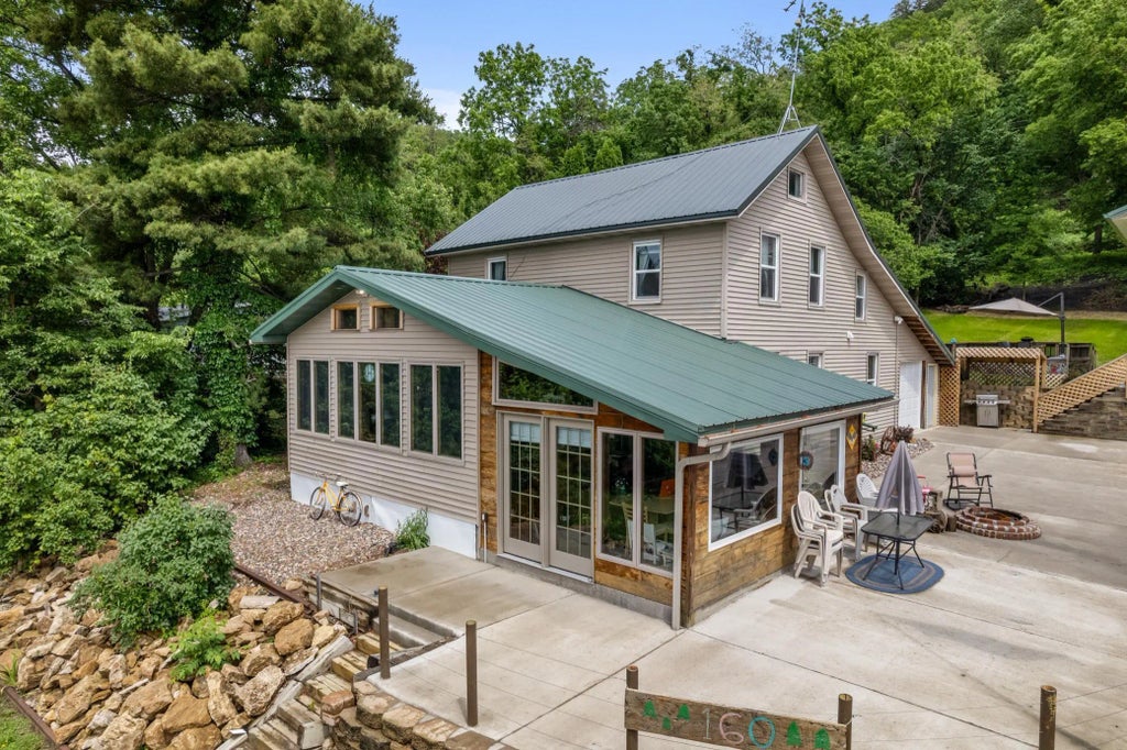 160 N State Road 35, Alma