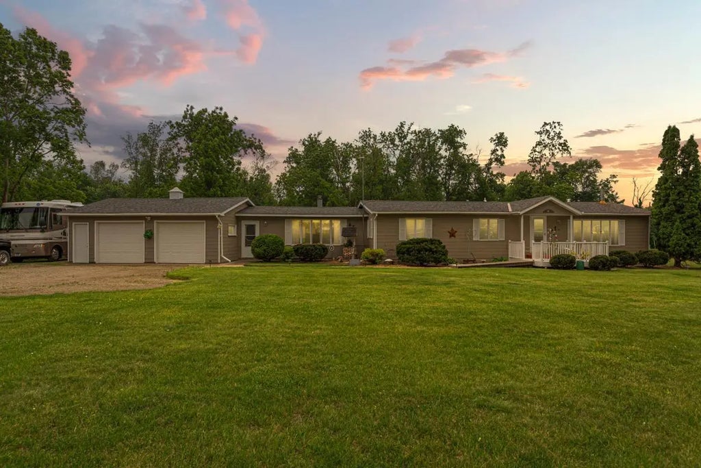 18221 Roberds Lake Boulevard, Faribault