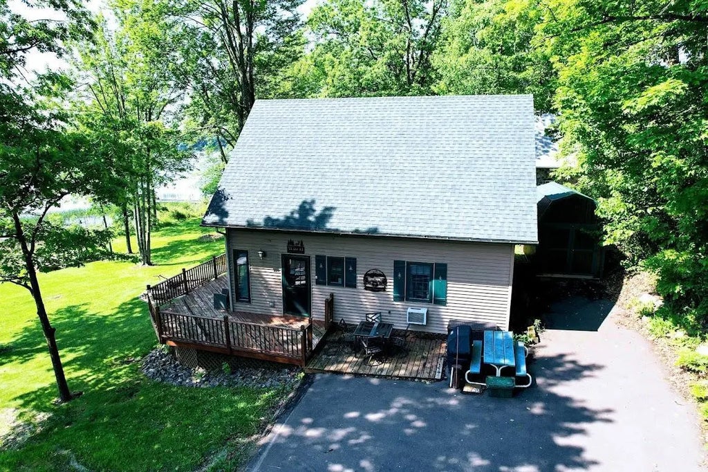 W6741 Lakewood Boulevard, Dewey Twp