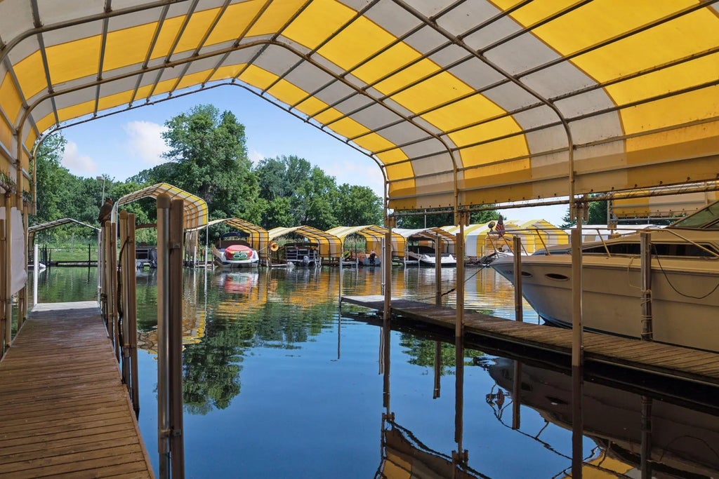 5440 Three Points Boulevard 531, Mound