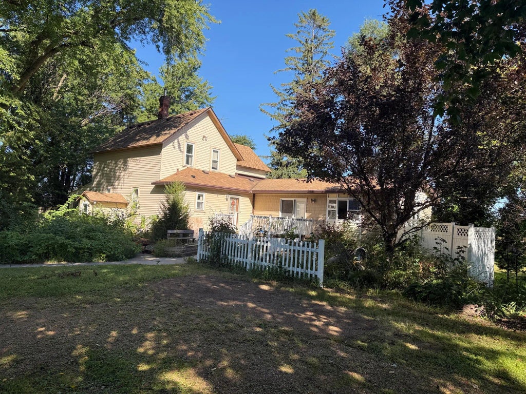 16925 Highway 7, New Germany