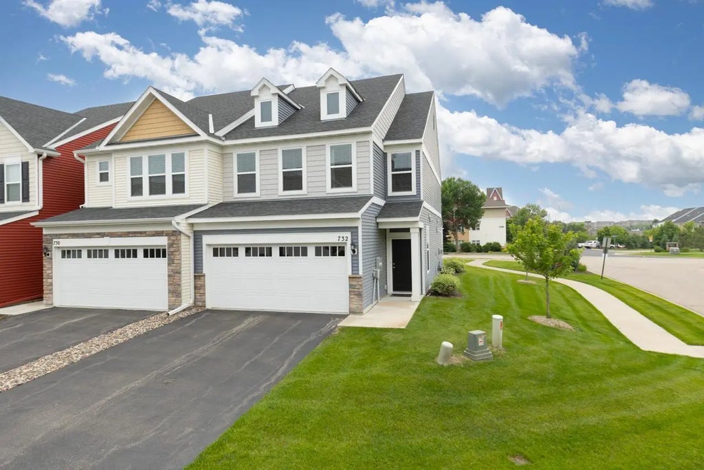 732 Wildflower Lane, Chanhassen