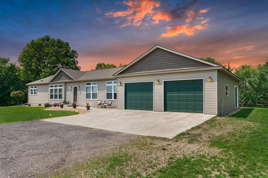 32908 285th Avenue, Le Sueur