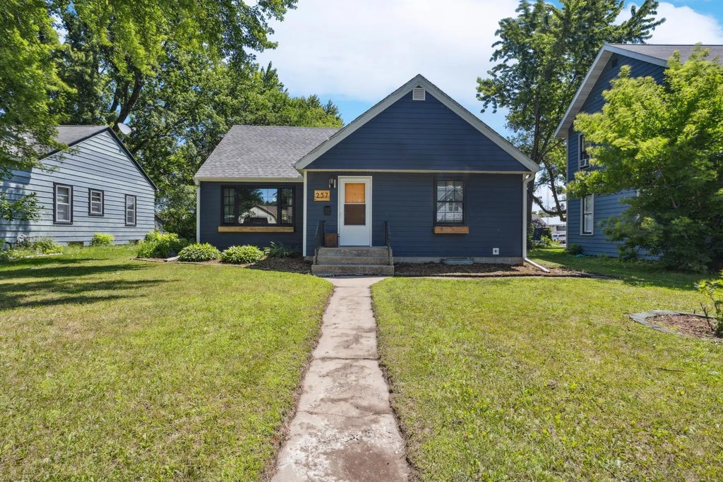 257 S Orange Street, Waconia