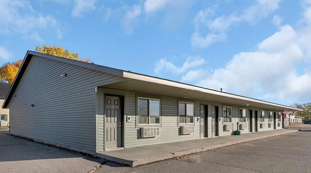 315 Meeker Avenue E, Eden Valley