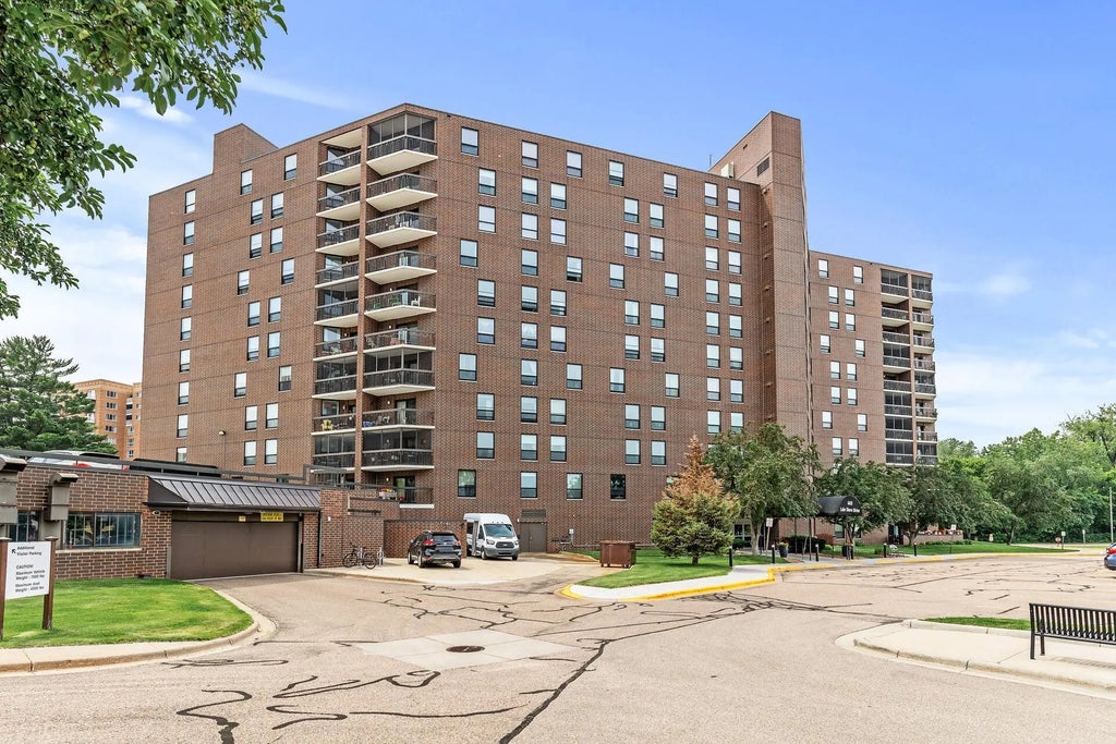 6615 Lake Shore Drive S 900, Richfield
