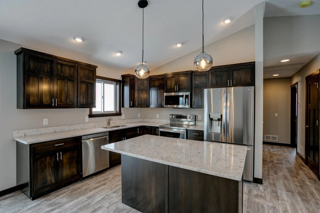 492 Coyote Way, New Richmond