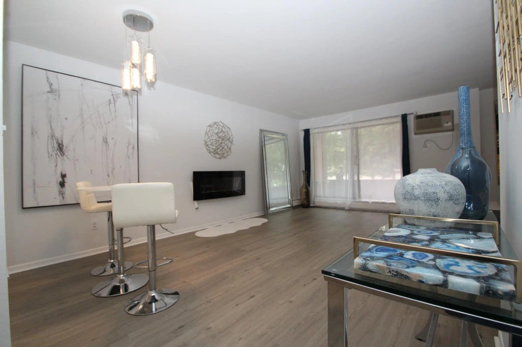 7310 York Avenue S 111, Edina