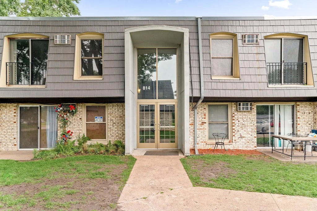 814 9th Avenue S 5, Hopkins