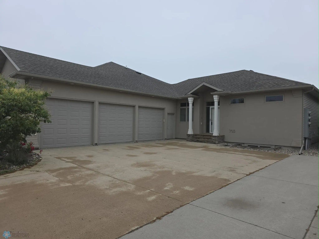 716 Northridge Way, West Fargo