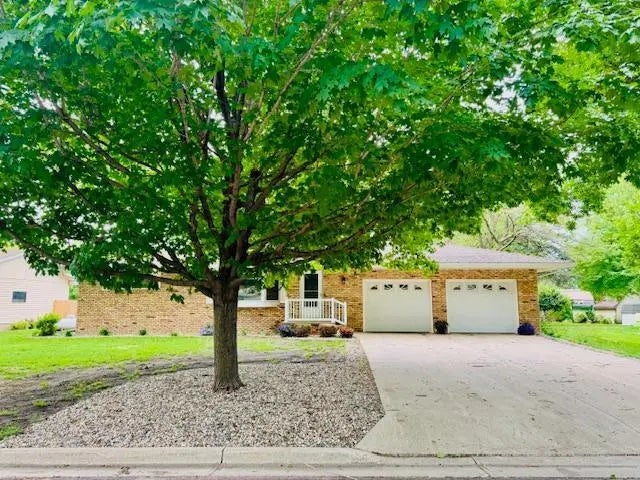 3033 Redwood Avenue, Slayton