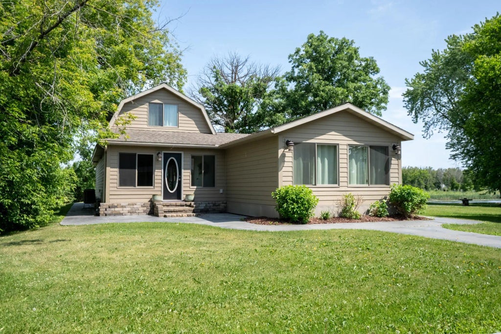 403 Riverview Drive Se, Warroad