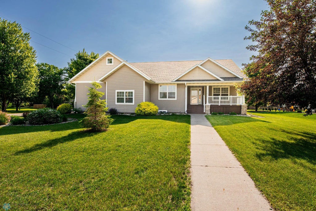 210 1st Street, Arthur