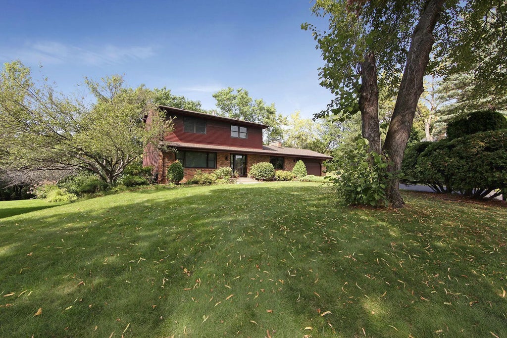 6308 Limerick Lane, Edina