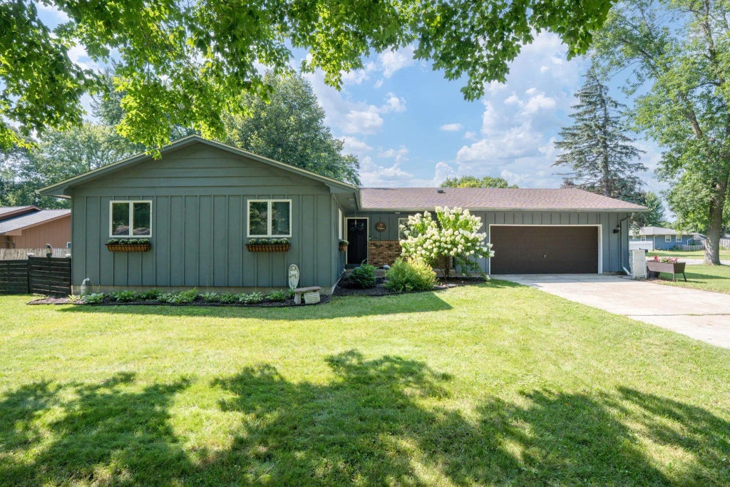 301 Nottingham Court, North Mankato