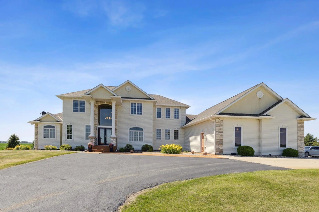 23535 York Road, Hutchinson