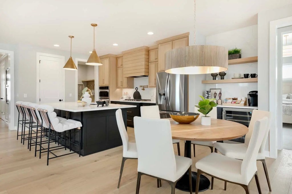 5851 Freeland Bay N, Hugo