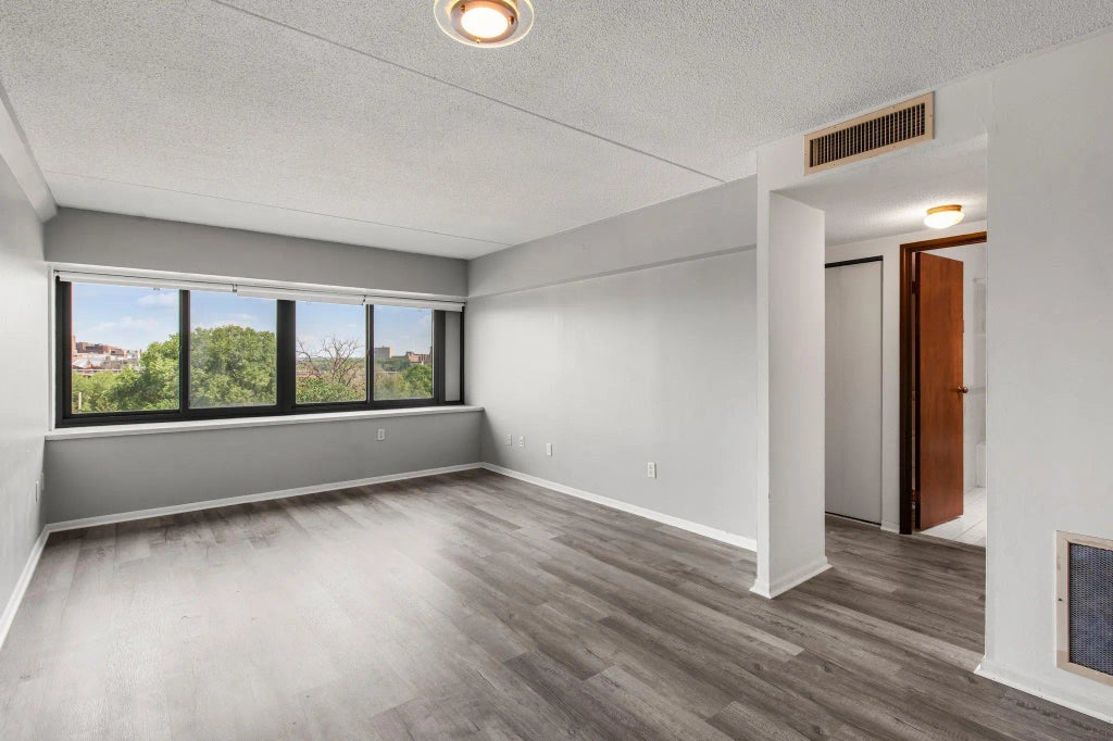 1920 S 1st Street 408, Minneapolis