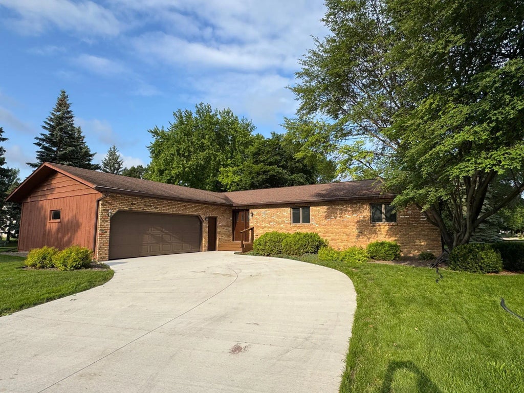 605 Arbor Court, Marshall