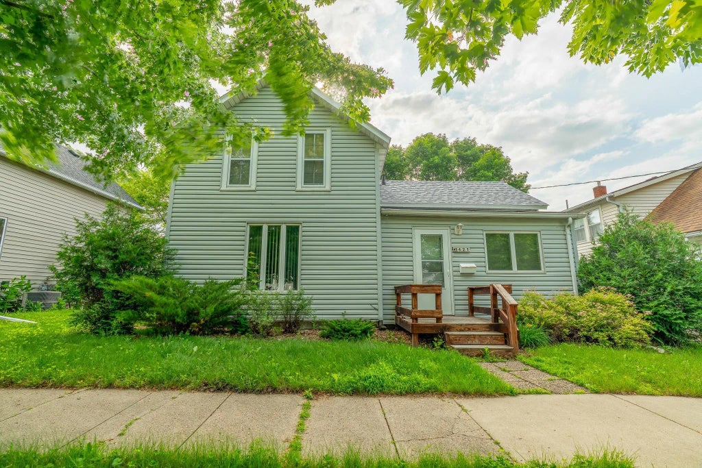 421 S Moore Street, Blue Earth