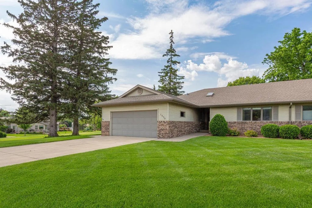 1530 E Rose Street, Owatonna