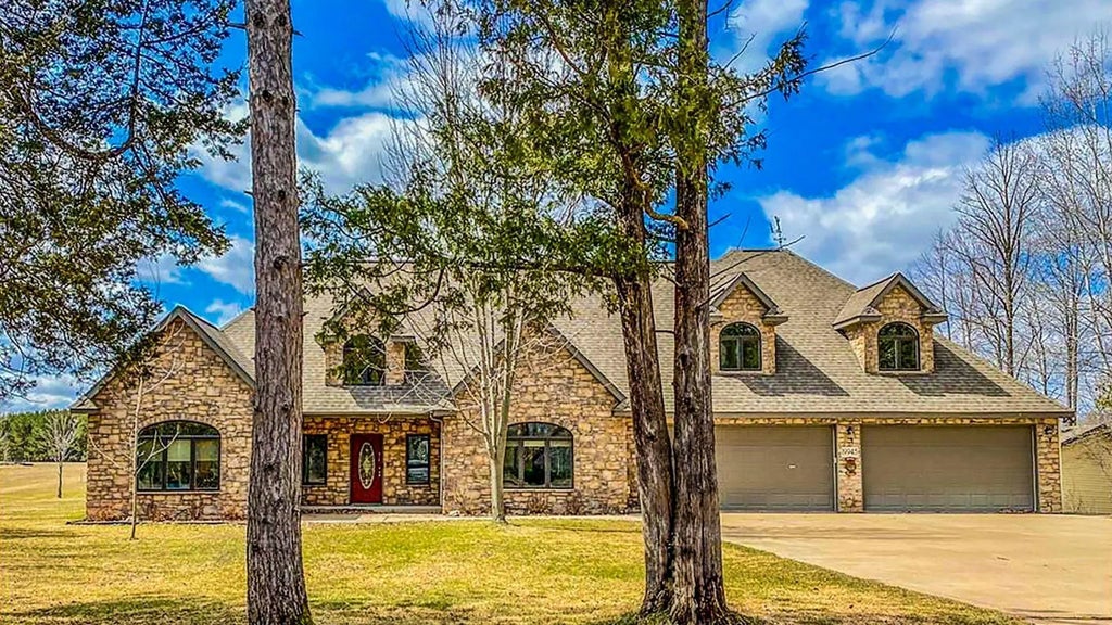 19945 Edgewater Road, Pine City