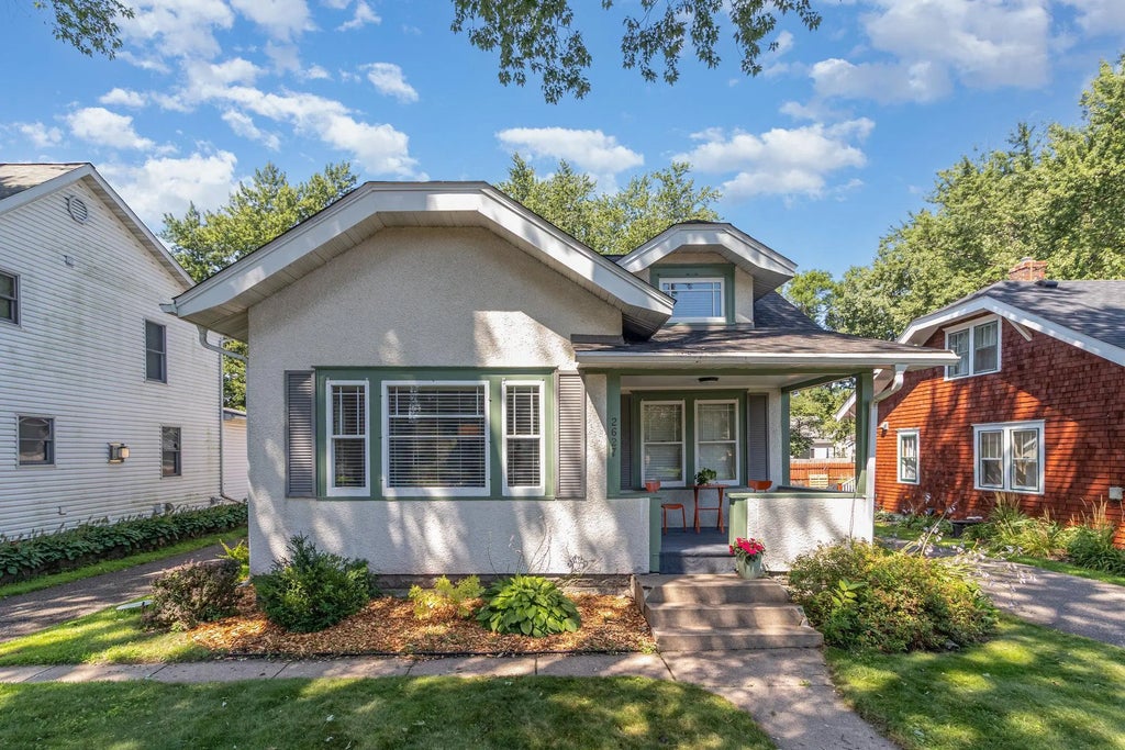 2627 Zenith Avenue N, Robbinsdale