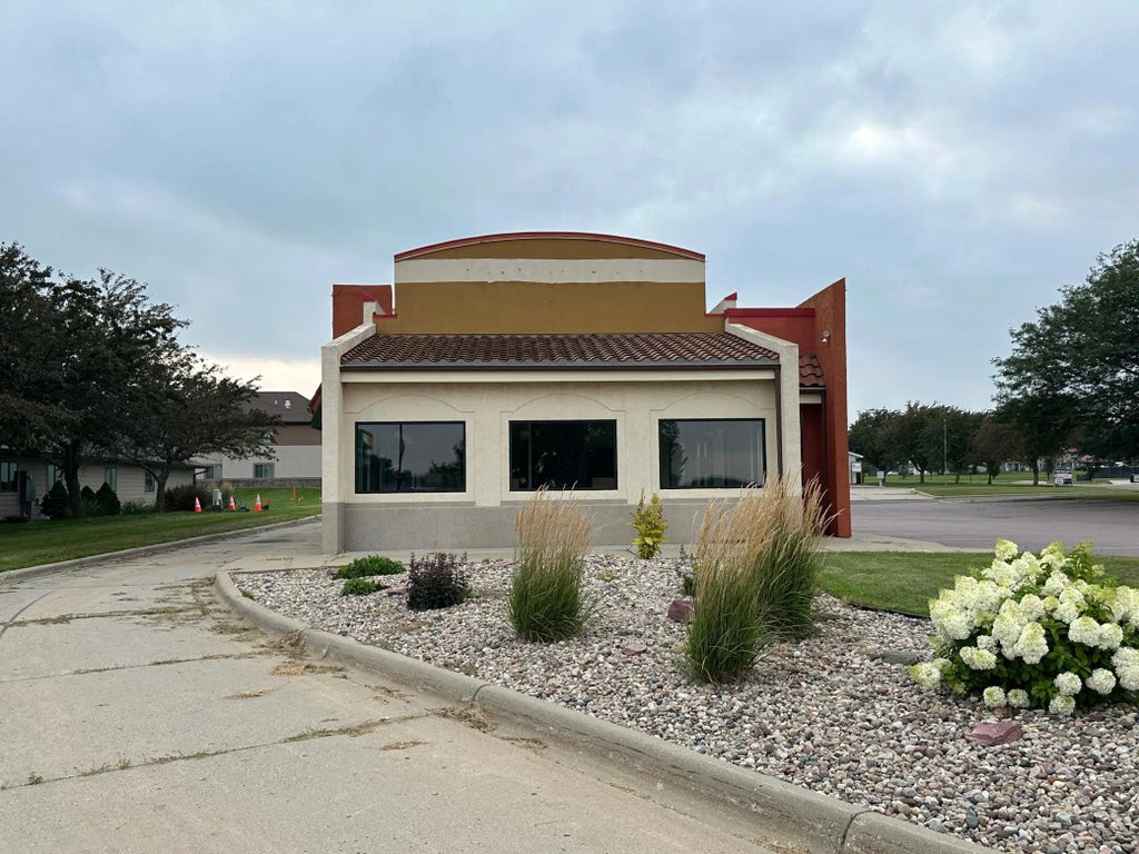 900 S Kniss Avenue, Luverne