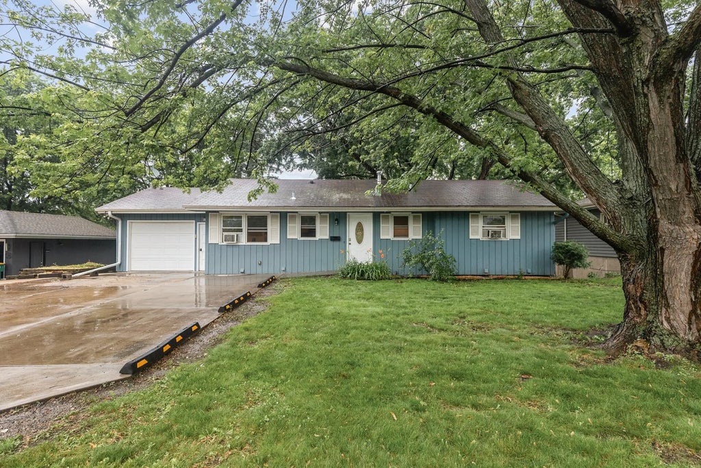 3108 Virginia Avenue N, Crystal