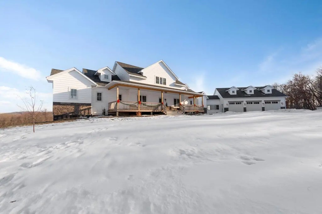 13827 Halstad Avenue, Lonsdale