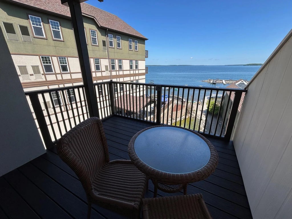 502 Cleveland Boulevard W 2300, Walker