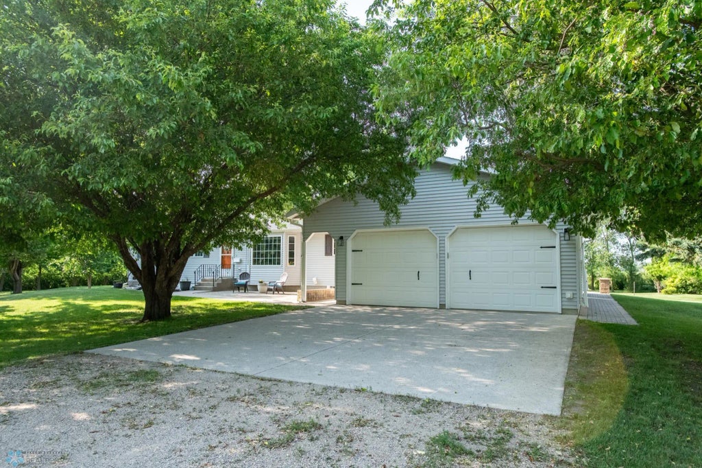 15544 60th Avenue S, Riverton Twp